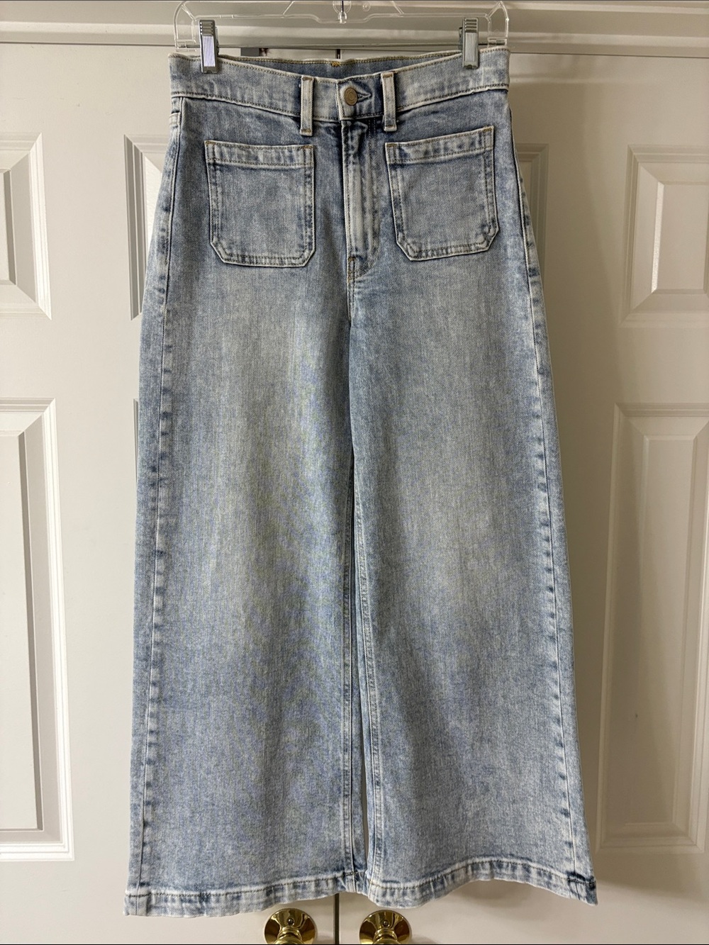 GAP High Rise Stride Ankle. “Light Indigo” Color. Sz 26/2R. Great condition!